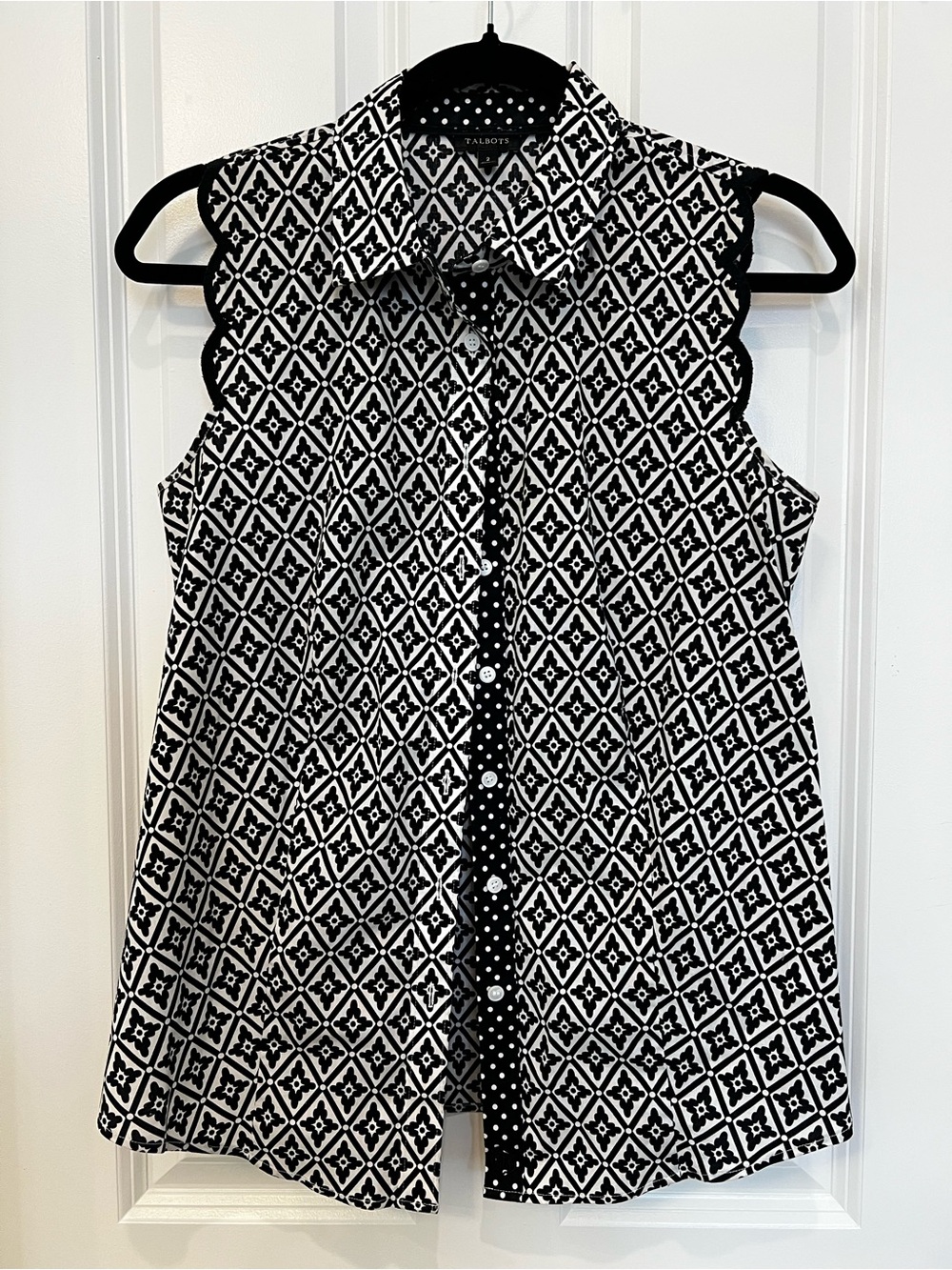 Talbots Black and White Geometric Sleeveless Button-Front Top